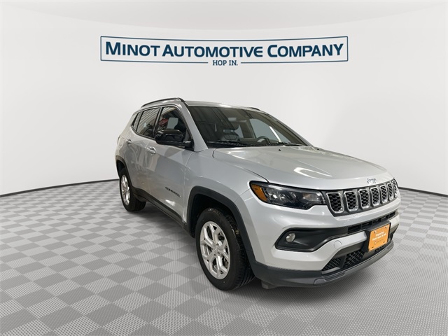 2024 Jeep Compass Latitude photo 2