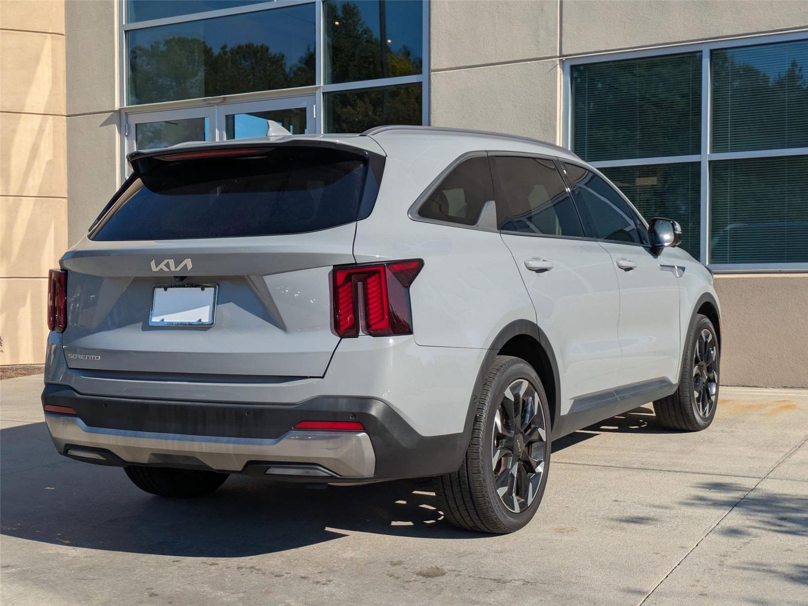 2024 Kia Sorento SX photo 2