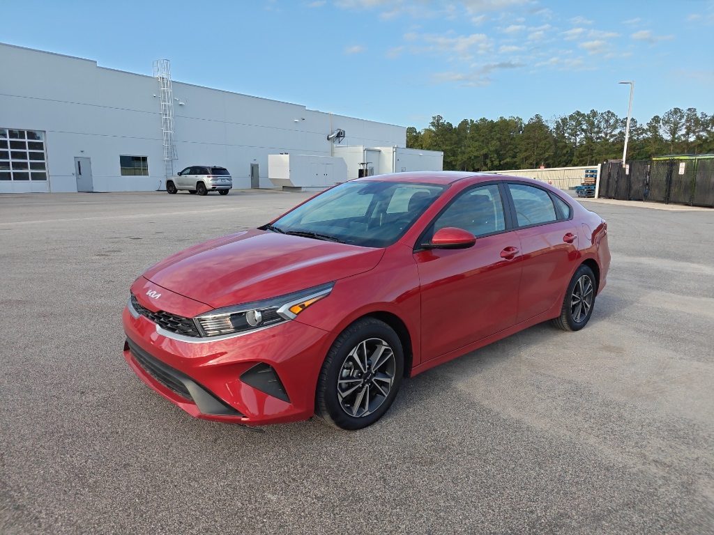 2024 Kia Forte LXS photo 3