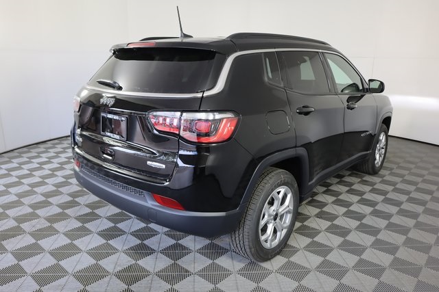 2025 Jeep Compass Latitude photo 2