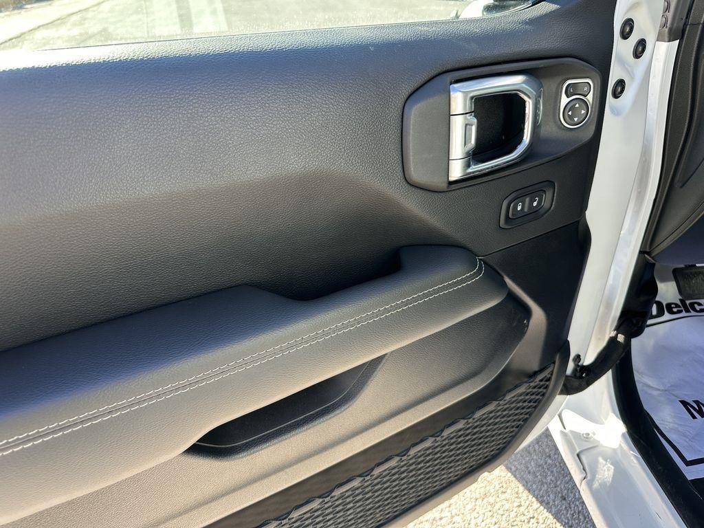 Used 2023 White Jeep Overland 4x4 image 9