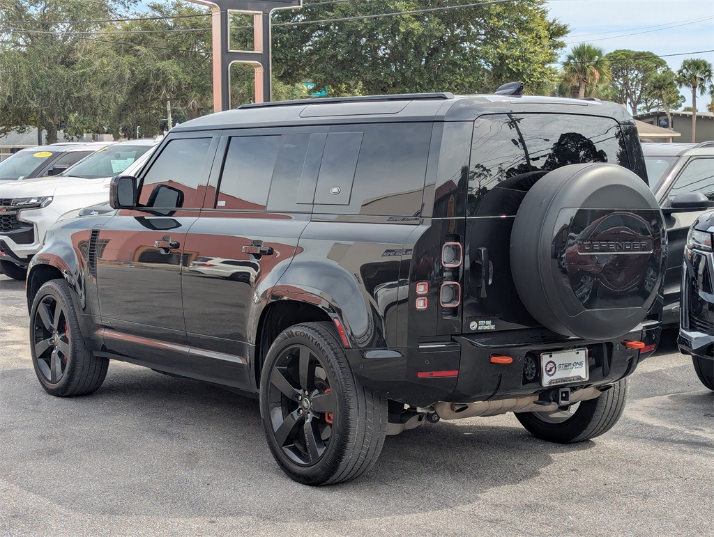 2023 Land Rover Defender 110 photo 6