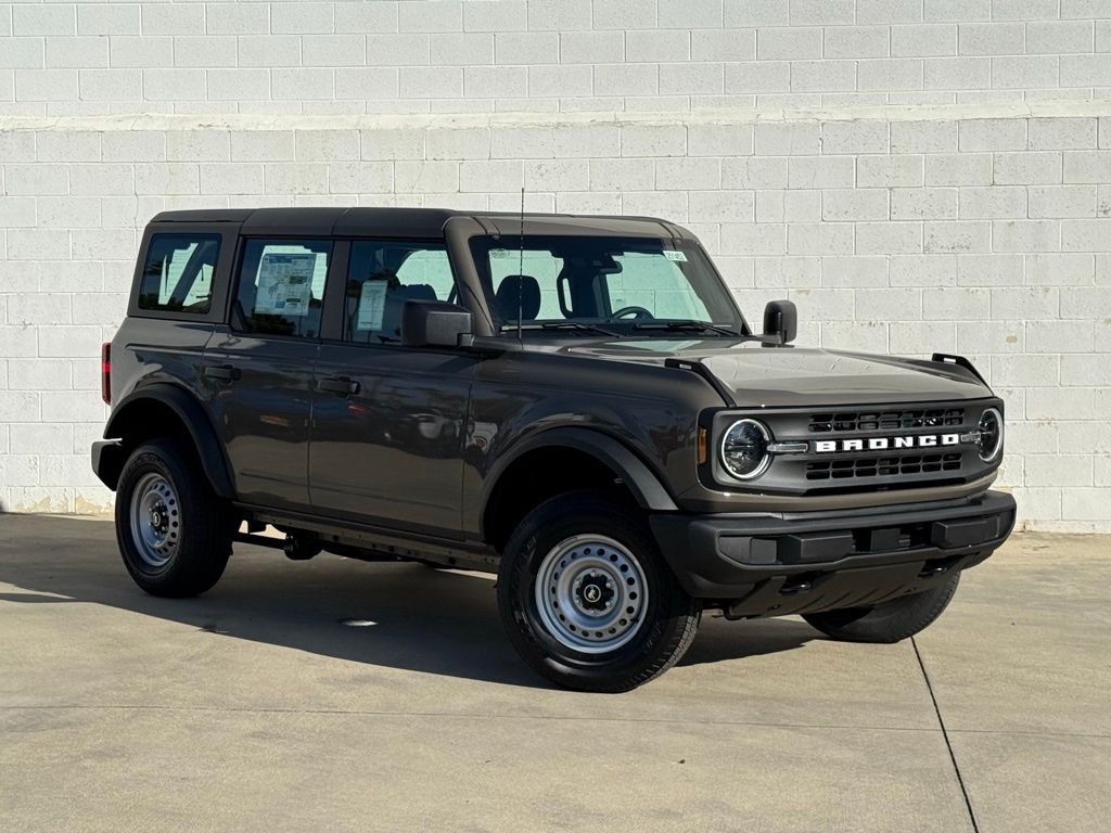 2025 Ford Bronco 4-Door Base's photo