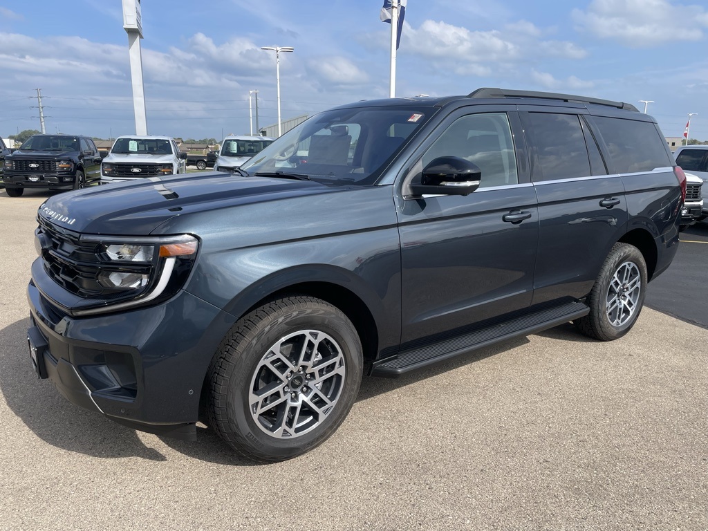 2025 Ford Expedition photo 4