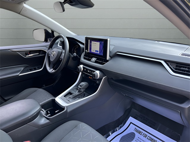 2023 Toyota RAV4 XLE photo 28