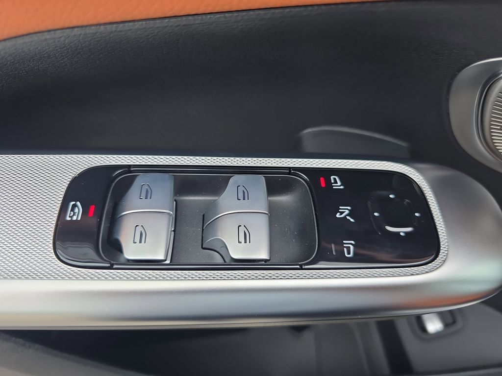 2025 Mercedes Benz GLC 300 photo 25