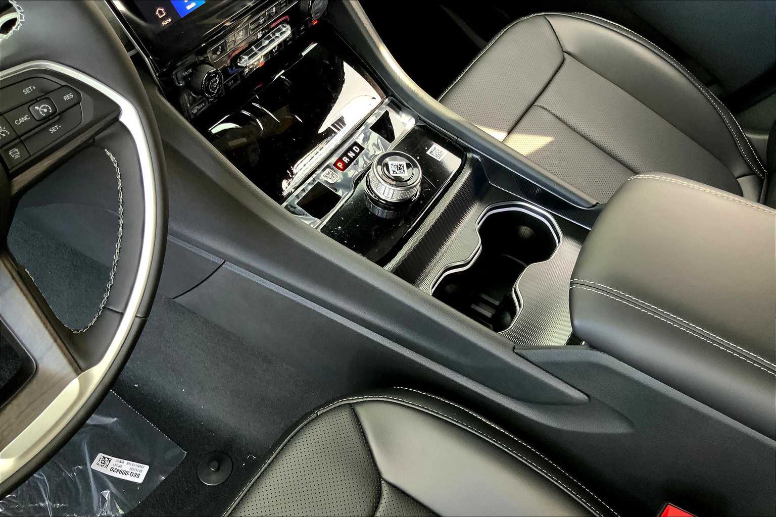 2025 Jeep Grand Cherokee Limited photo 4