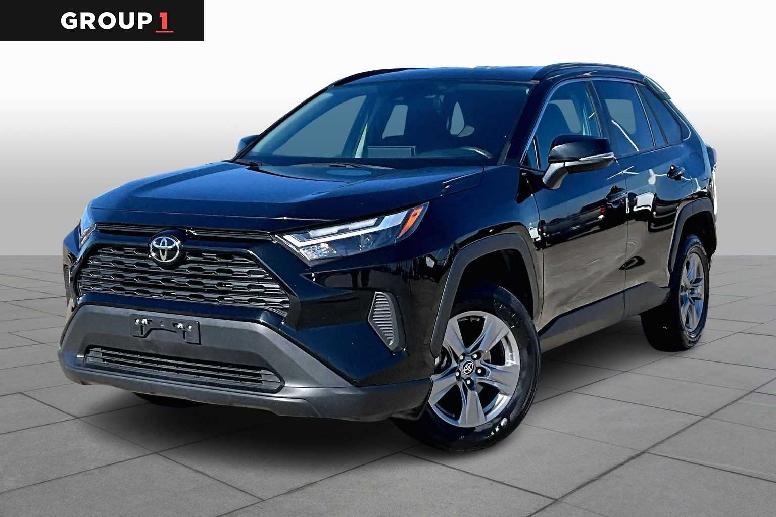 2024 Toyota RAV4 XLE's photo