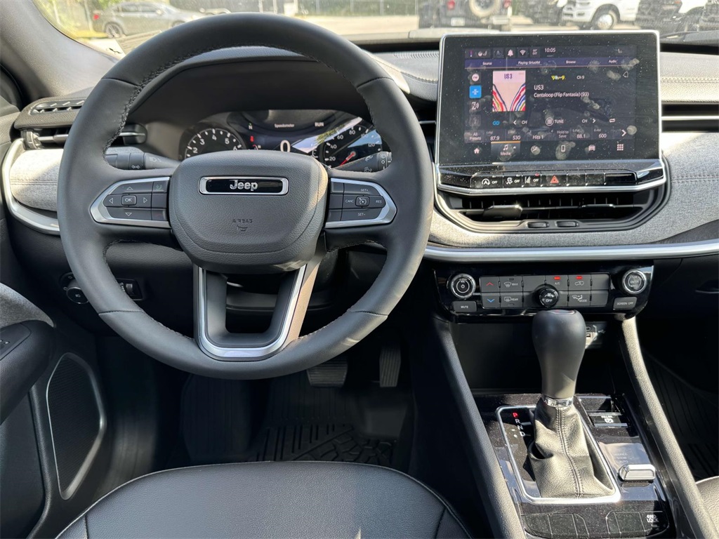 2024 Jeep Compass Latitude Lux photo 12