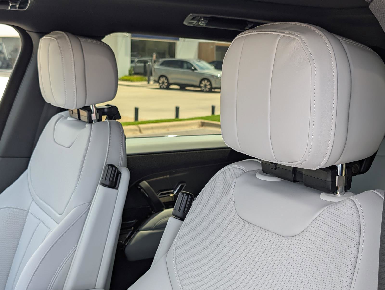 2025 Land Rover Range Rover Sport SE photo 18