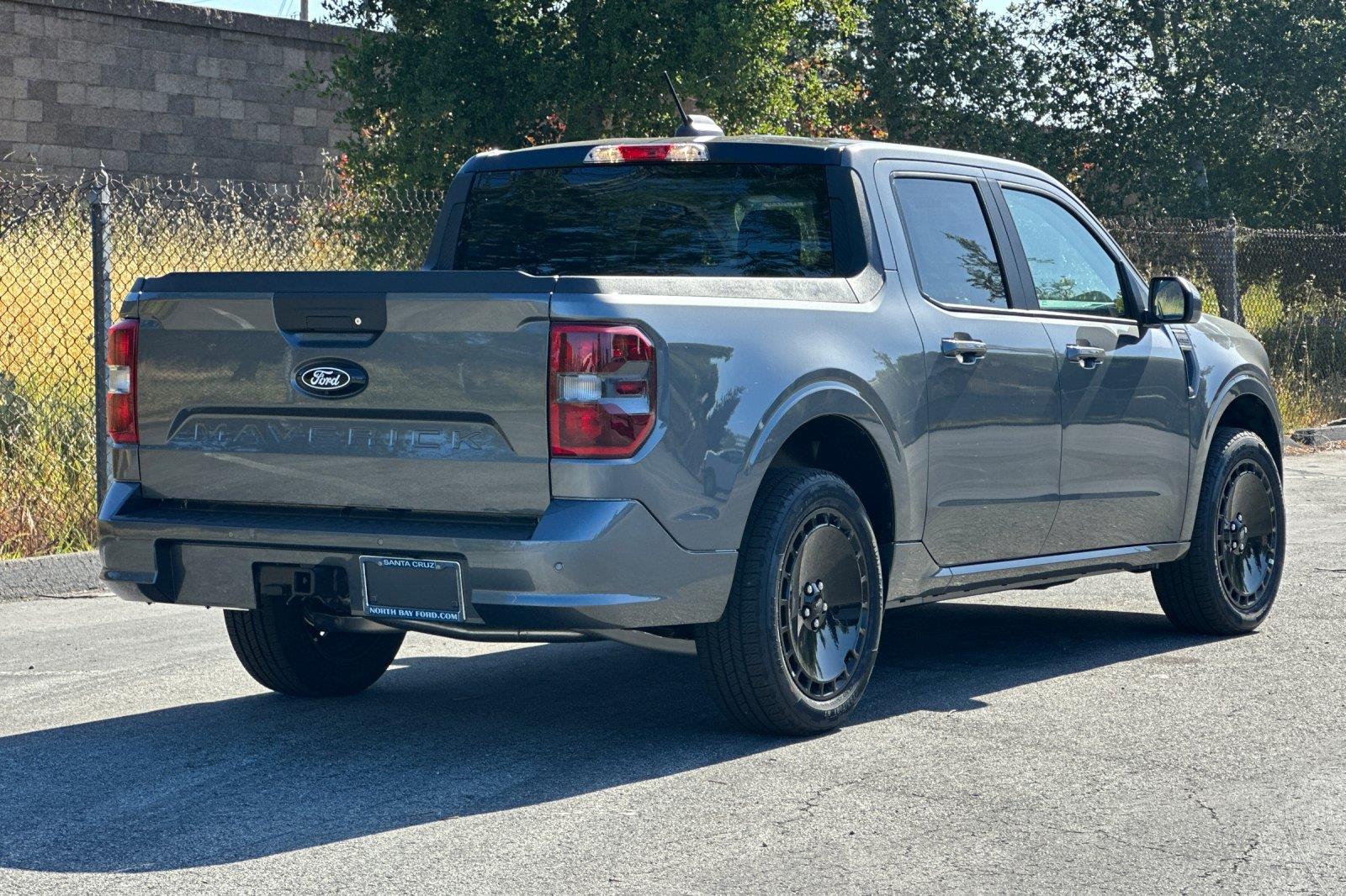 2025 Ford Maverick photo 2