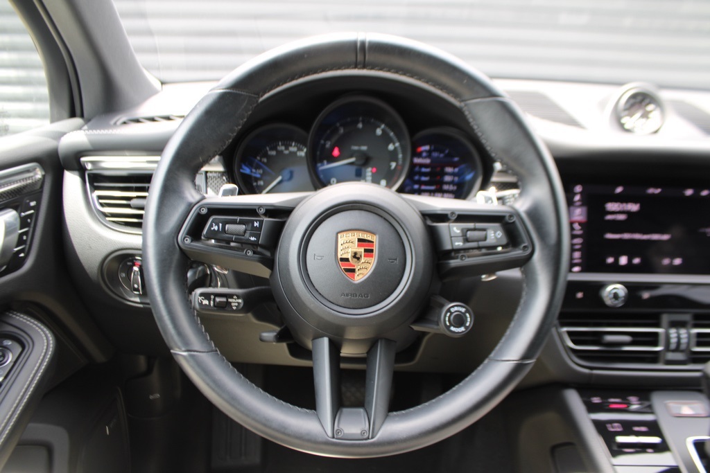 2024 Porsche Macan photo 18