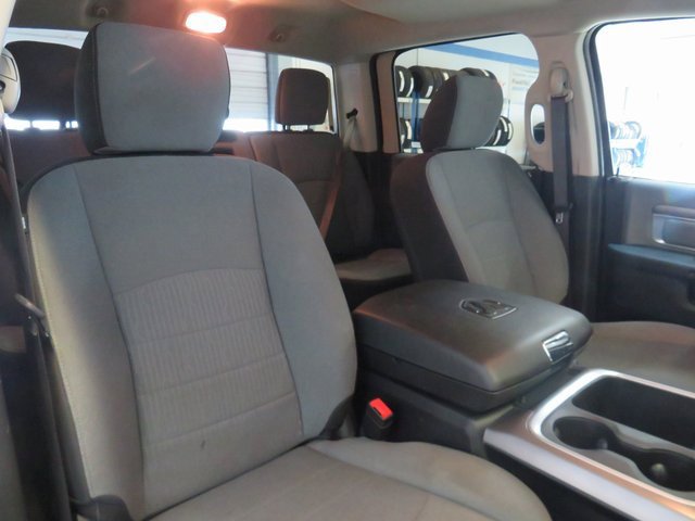 2023 Ram 1500 Classic SLT photo 4