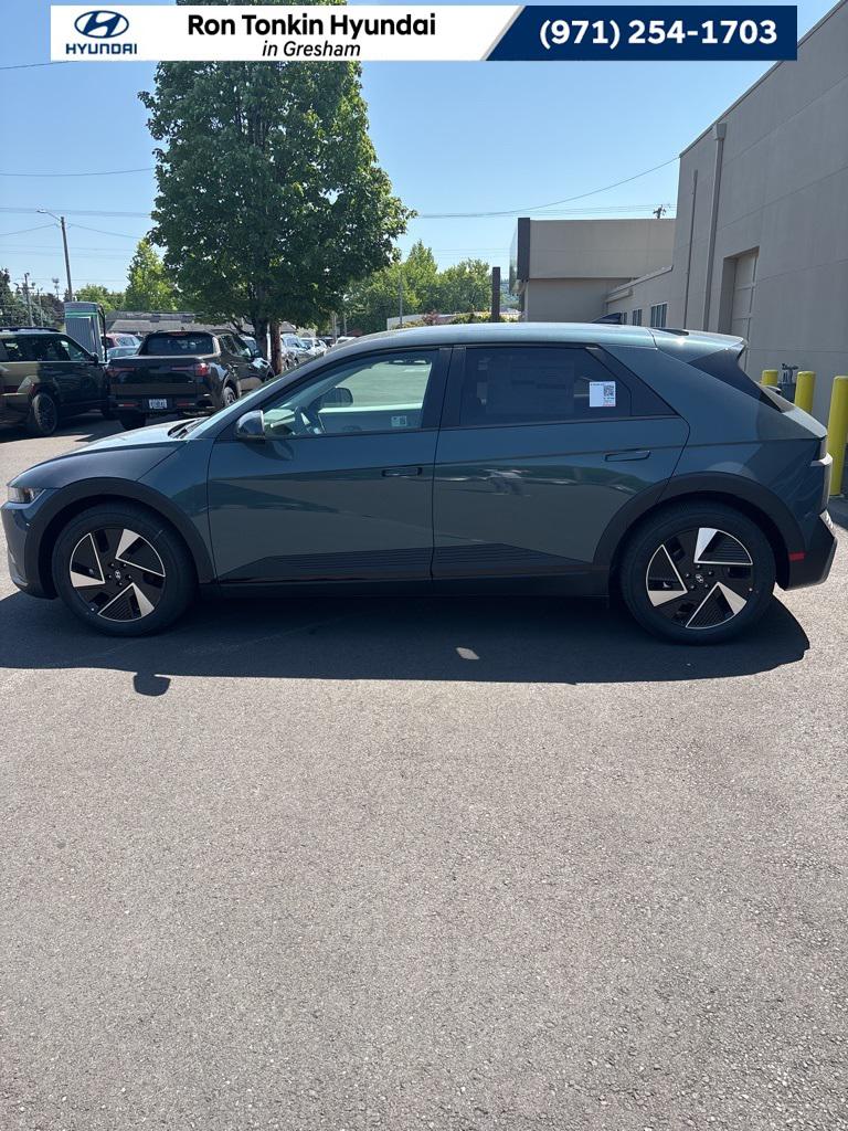 2025 Hyundai IONIQ 5 SE's photo
