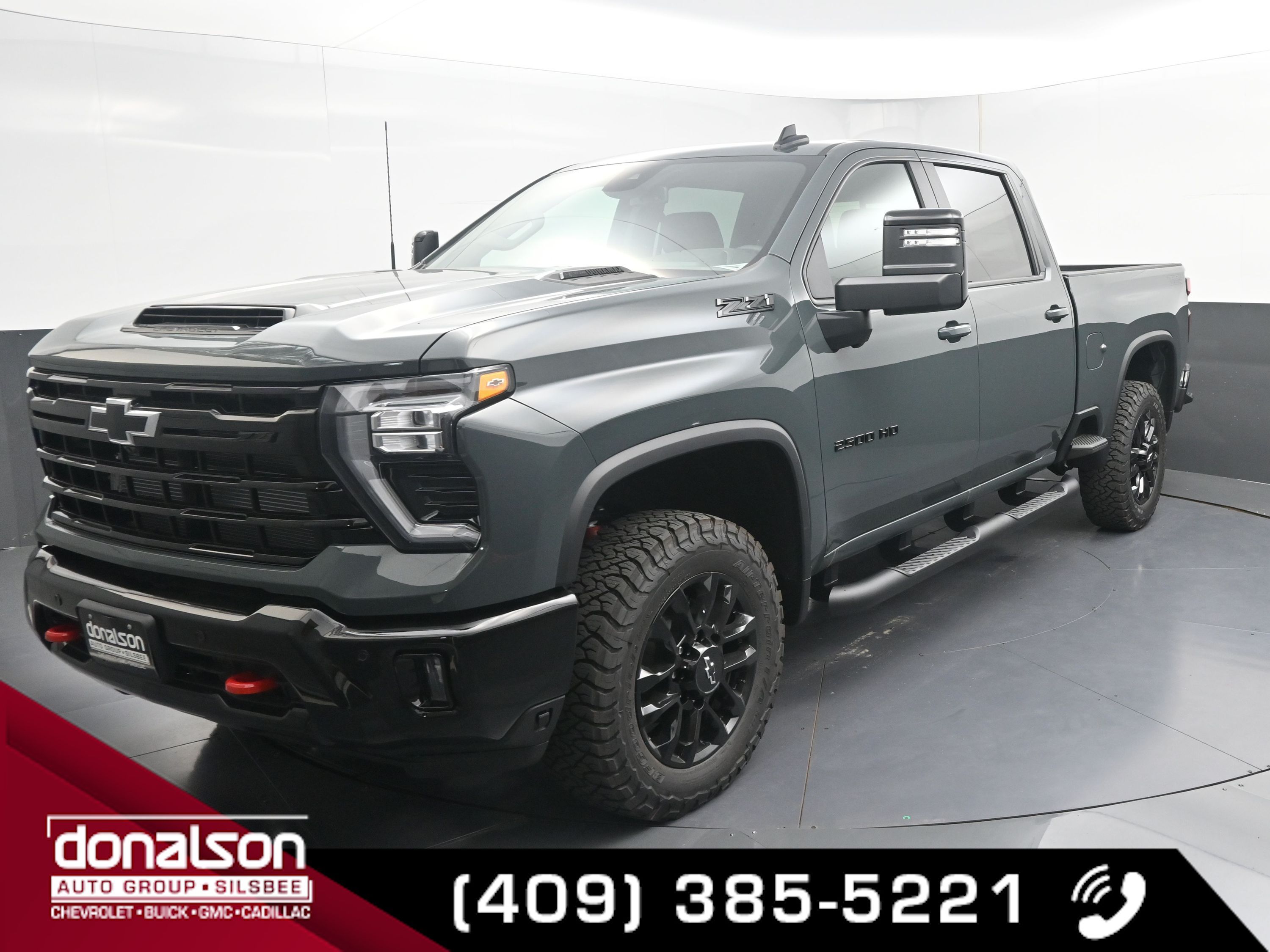 2025 Chevrolet Silverado LT photo 4