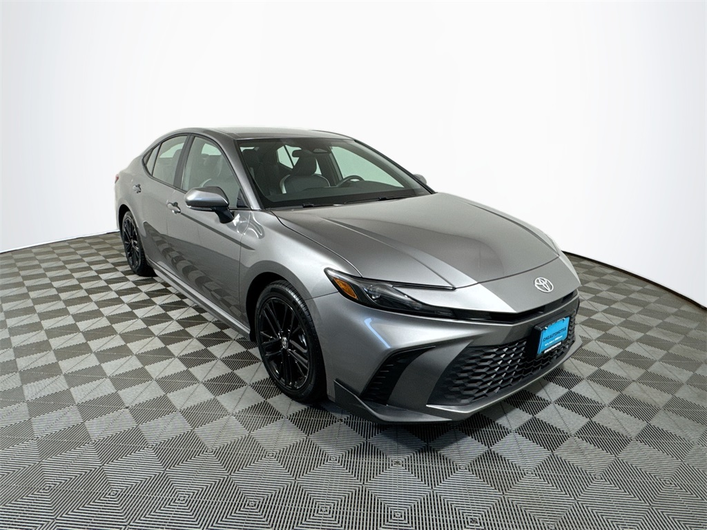 2025 Toyota Camry SE photo 4