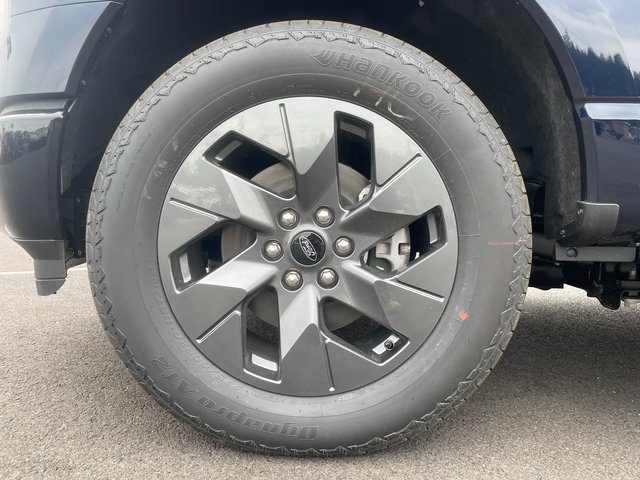 2025 Ford F-150 Lightning Lariat photo 8