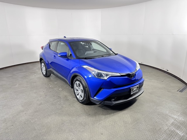 2019 Toyota C-HR LE's photo