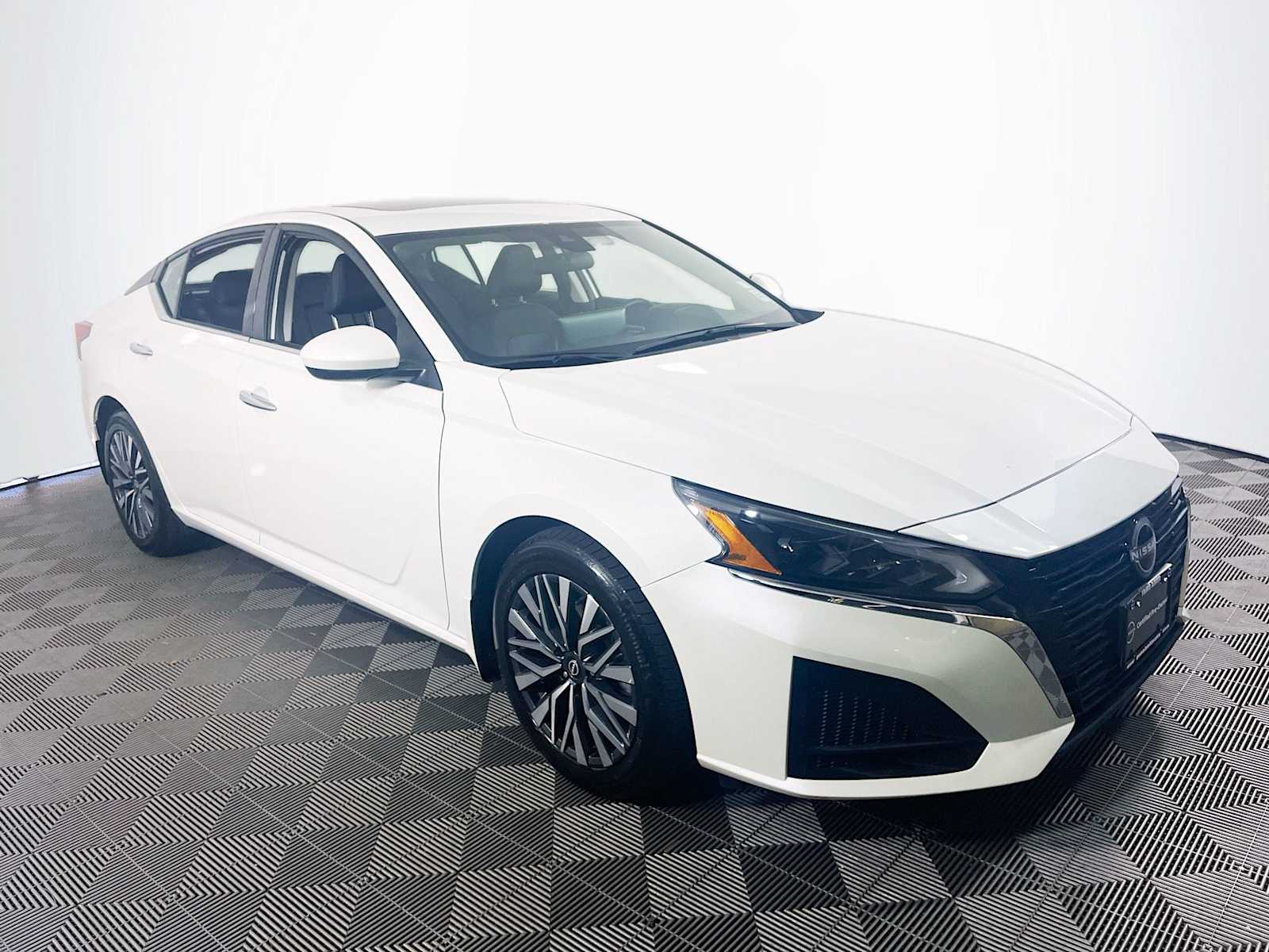 2023 Nissan Altima 2.5 SV photo 3