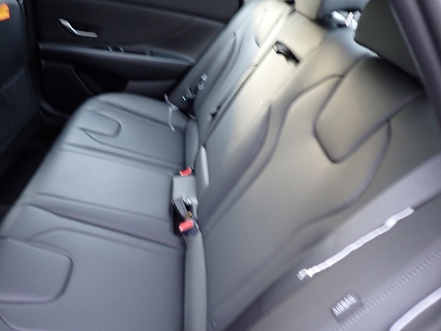 2025 Hyundai Elantra Limited photo 12