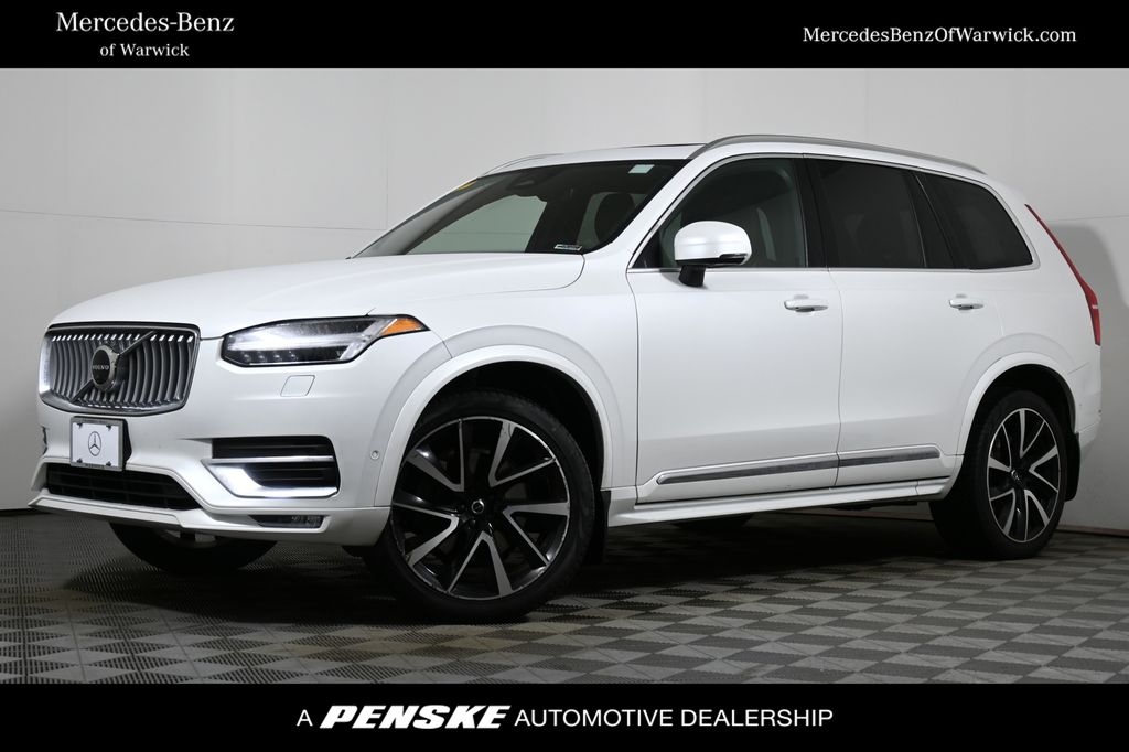 2023 Volvo XC90 Plus's photo