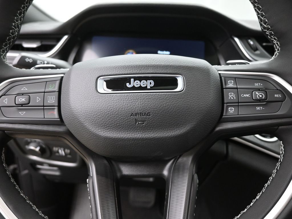 2025 Jeep Grand Cherokee Altitude X photo 14