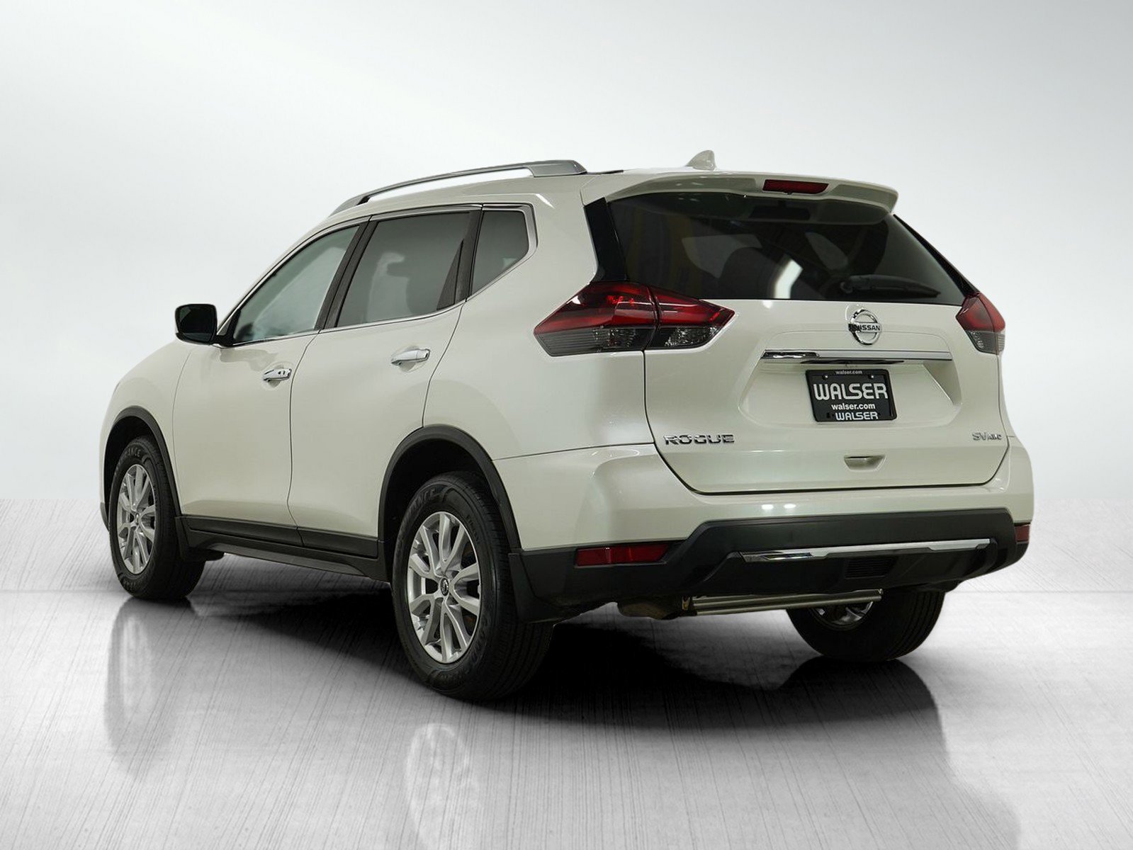 2019 Nissan Rogue SV photo 3