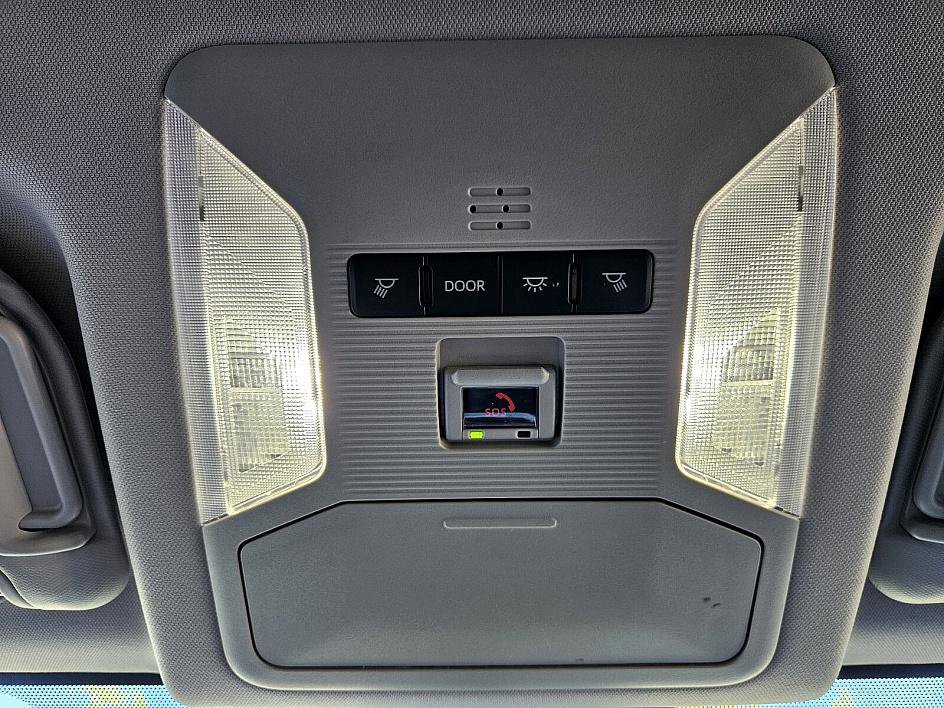 2024 Toyota RAV4 Hybrid XLE photo 18
