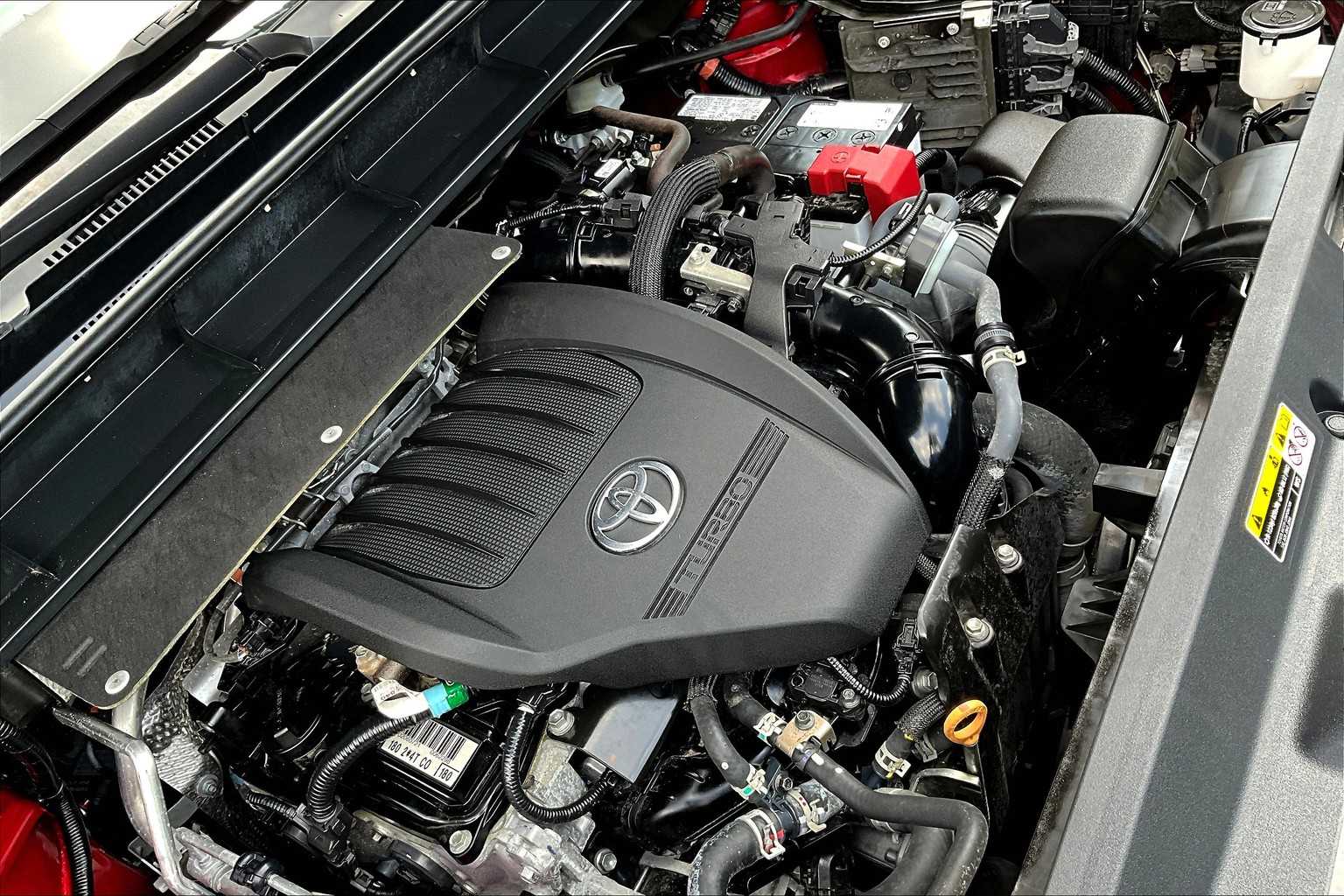 2024 Toyota Highlander LE photo 32