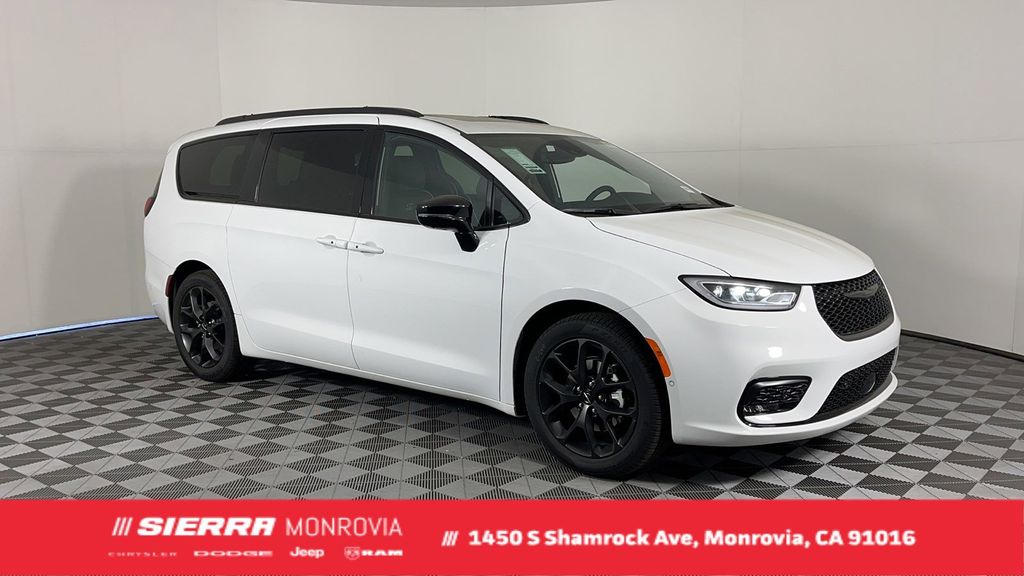 New 2025 Bright White Clear-Coat Exterior Paint Chrysler Limited image 1
