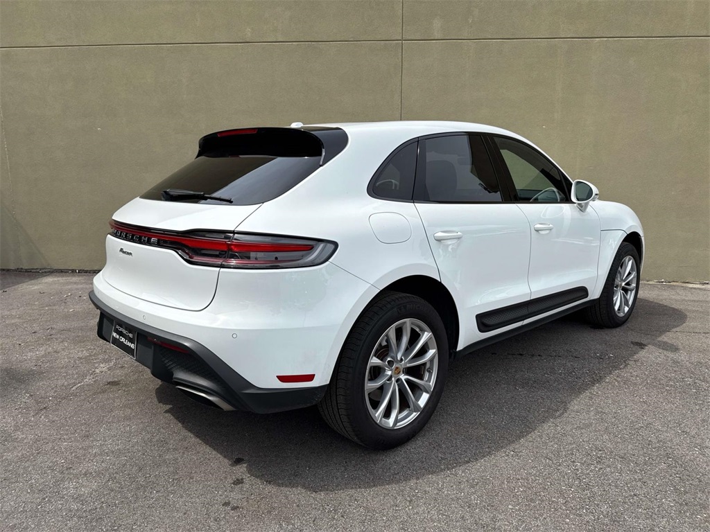 2024 Porsche Macan T photo 11