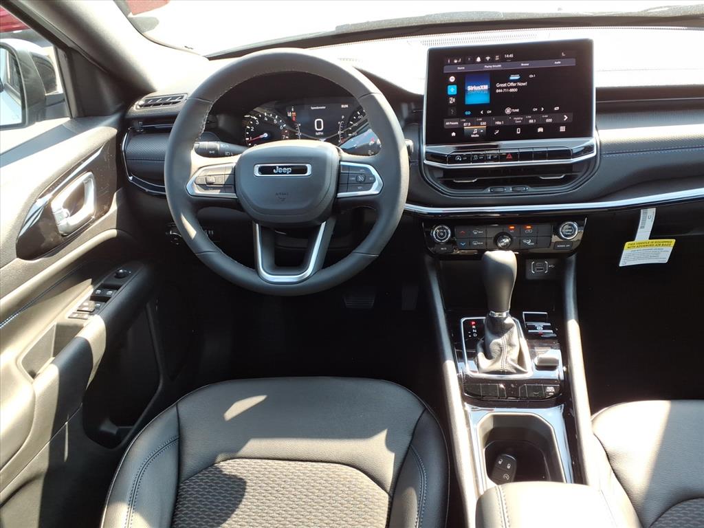 2026 Jeep Compass Latitude photo 3