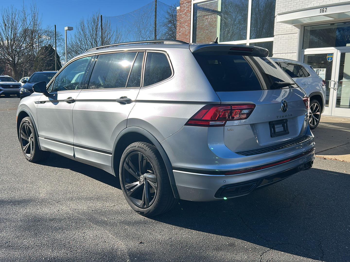 2023 Volkswagen Tiguan SE R-Line Black photo 2