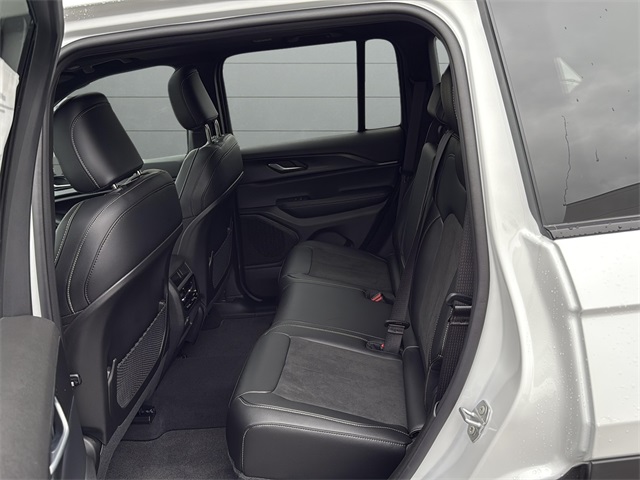 2025 Jeep Grand Cherokee Laredo Altitude photo 19