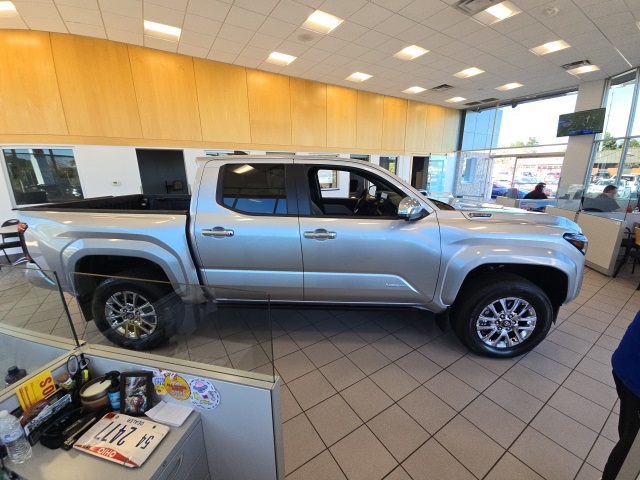 2025 Toyota Tacoma Limited photo 9
