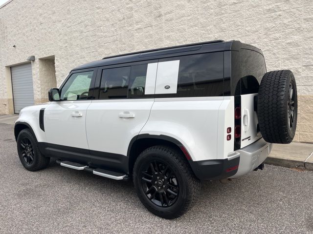 2023 Land Rover Defender 110 SE photo 6