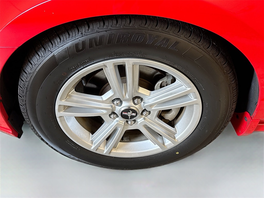 2014 Ford Mustang V6 photo 25