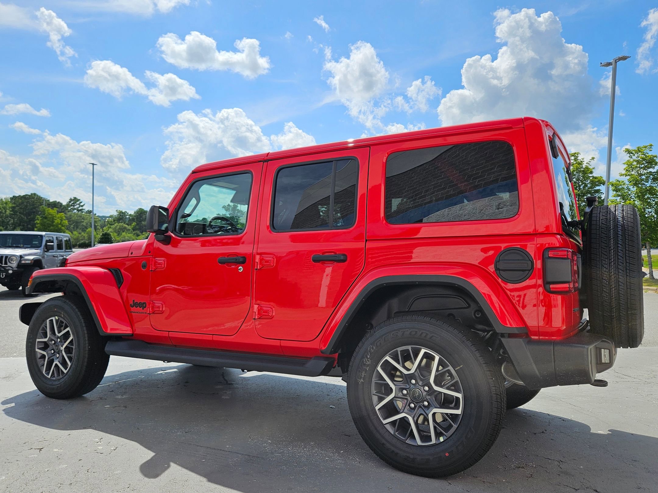 2025 Jeep Wrangler Sahara photo 4