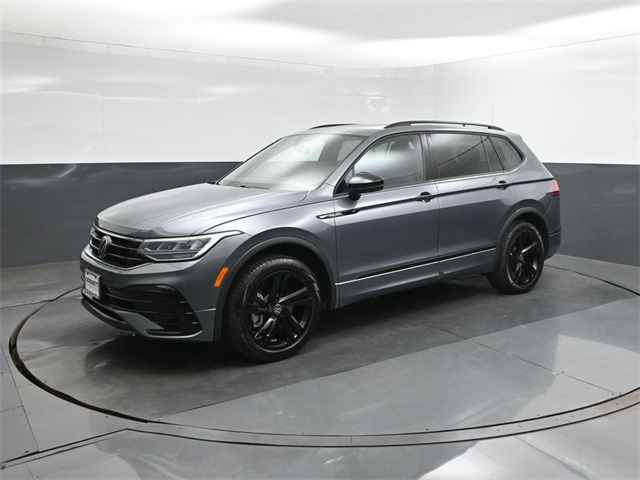 2023 Volkswagen Tiguan SE R-LINE BLACK's photo