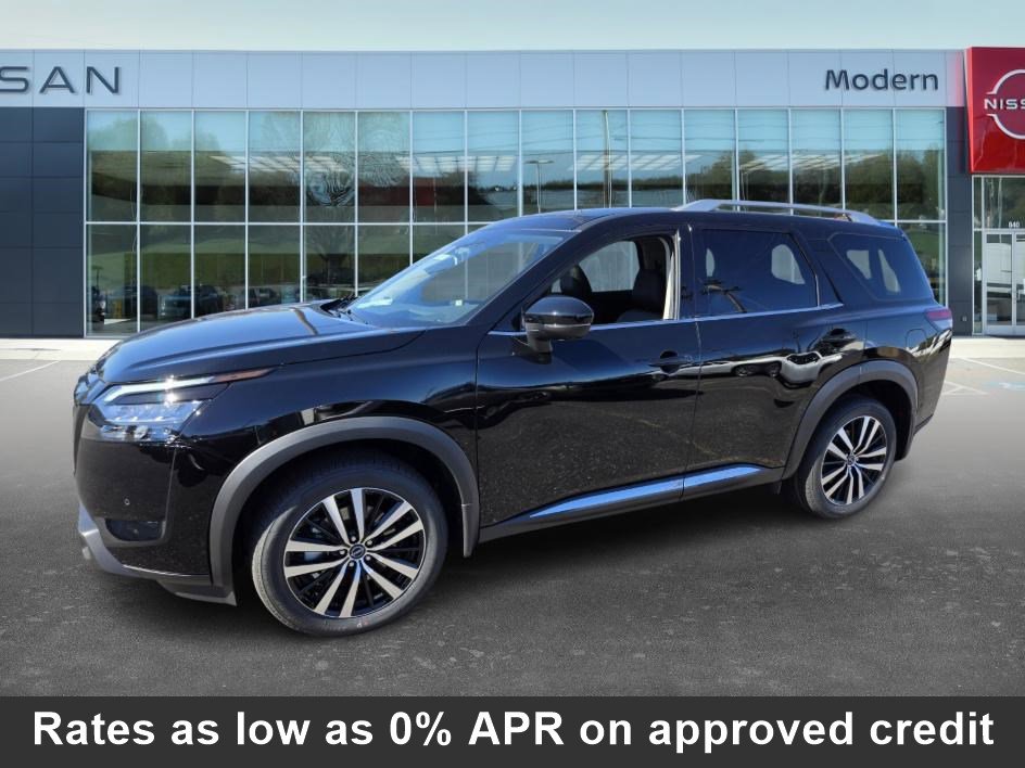 2025 Nissan Pathfinder Platinum's photo