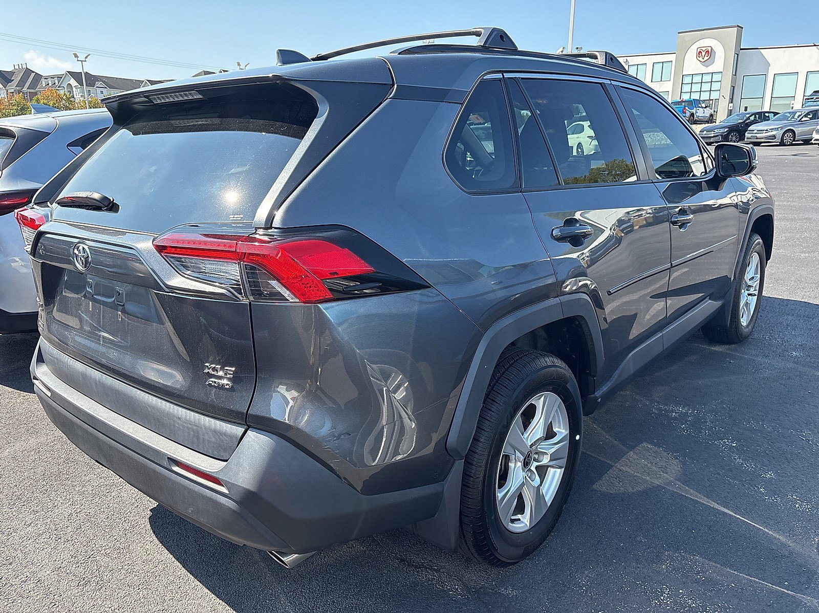 2021 Toyota RAV4 XLE photo 3