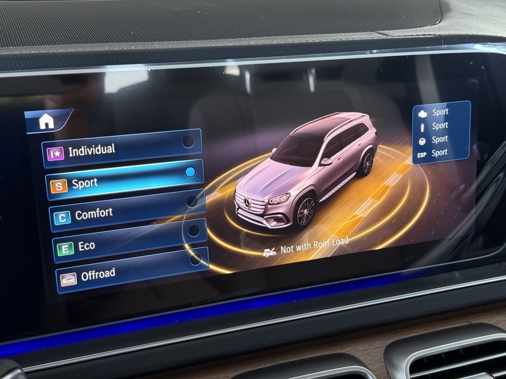 2025 Mercedes Benz GLS 450 4MATIC photo 4