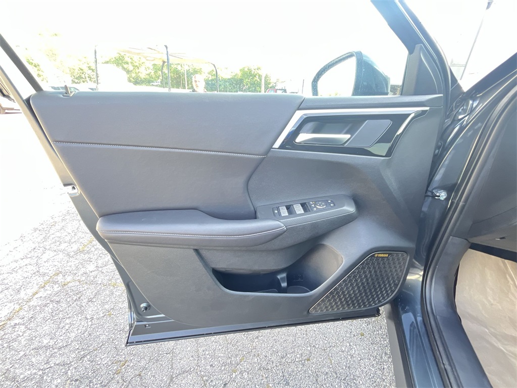 2025 Mitsubishi Outlander SE photo 13