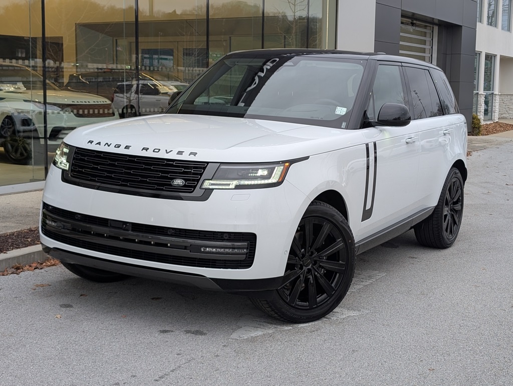 2026 Land Rover Range Rover SE's photo