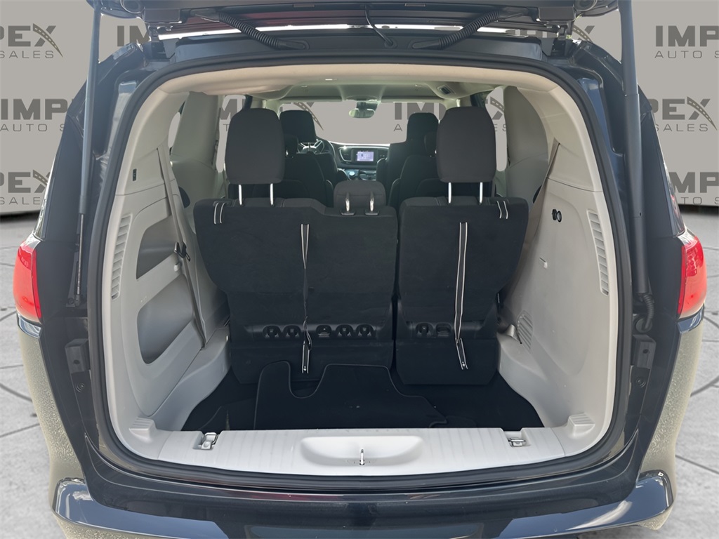 2023 Chrysler Voyager LX photo 26