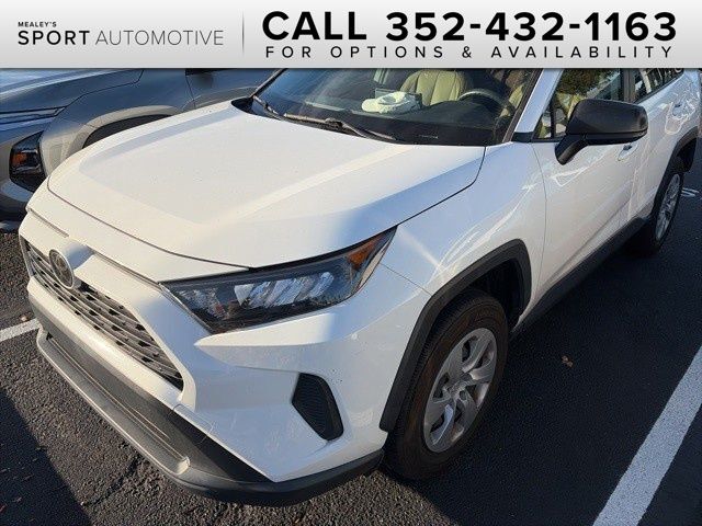 2020 Toyota RAV4 LE's photo
