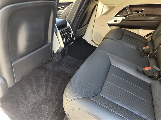 2022 Land Rover Range Rover SE photo 25