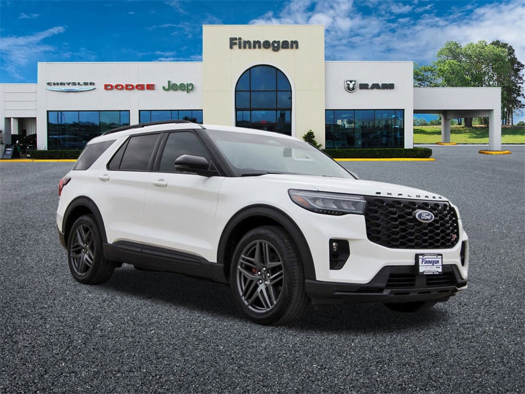 2025 Ford Explorer ST's photo