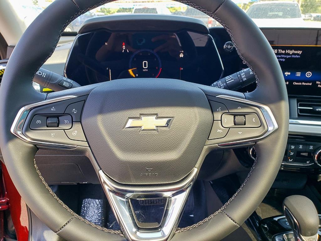 2025 Chevrolet Trax LT photo 17