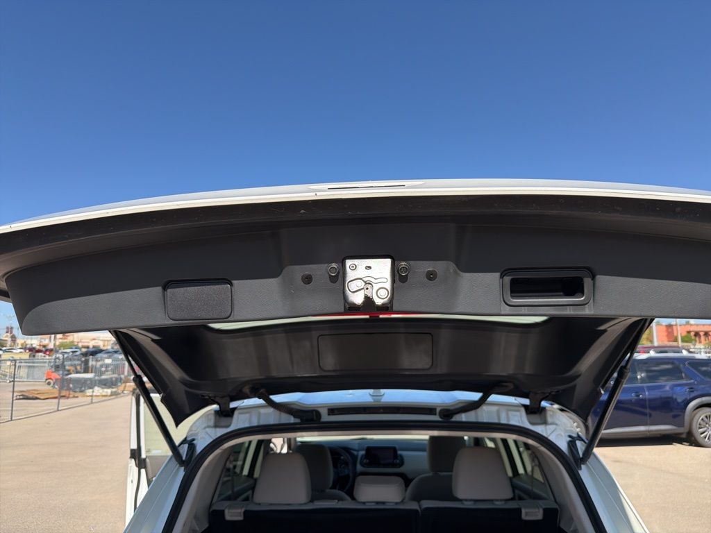2022 Nissan Rogue SV photo 21